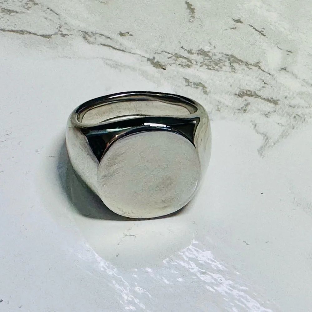 Vitaly Rey Signet Ring - Picture 3 of 4
